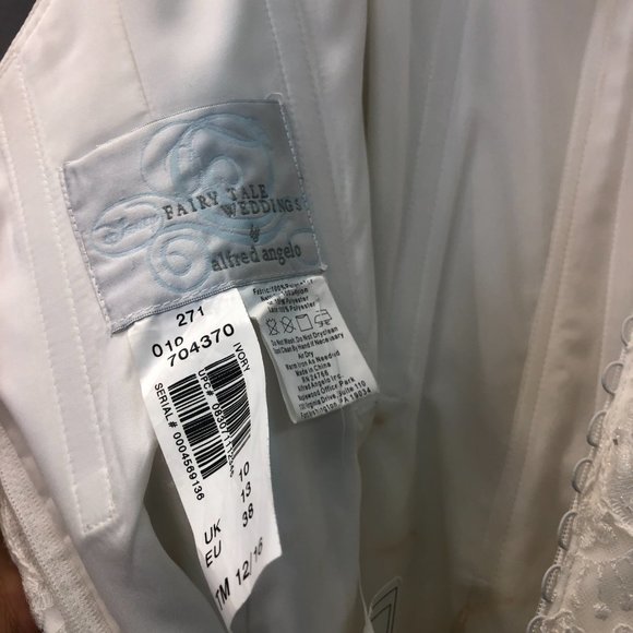 Alfred Angelo Disney Mulan Ivory Lace Wedding Dress, Destination Sheath - Picture 6 of 12